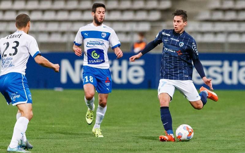 今晨法国杯焦点战，斯图加特再遭质疑，气氛紧张，控场能力受关注(关于尤文图斯与斯图加斯比赛最新比分预测)